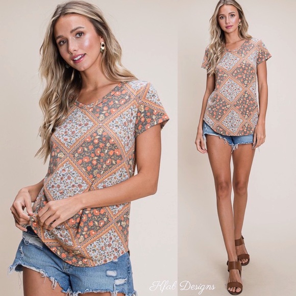 LAST 1! V Neck Super Soft Mosaic Floral Print Top! - Picture 3 of 8